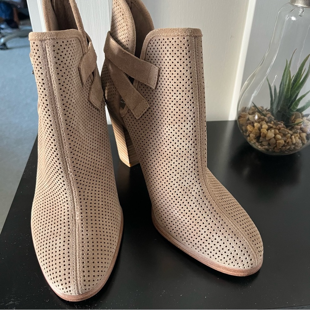 Vince Camuto Tan Leather Booties Sz 9